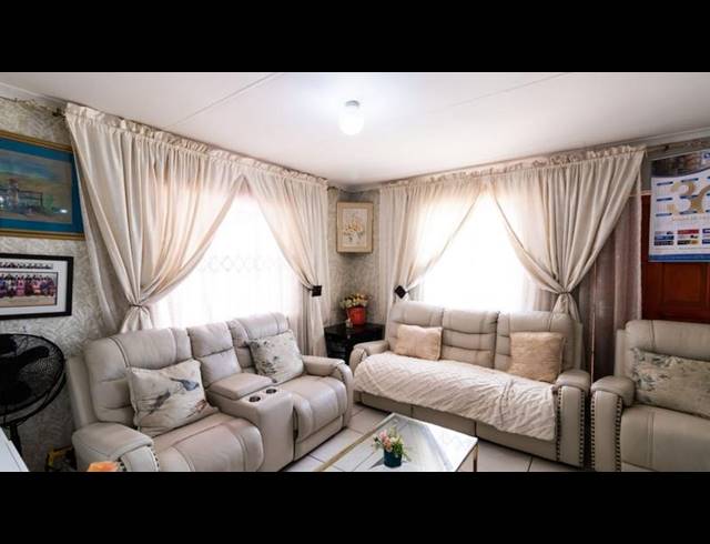 3 BEDROOM COMPLEX FOR SALE IN BLUE HILLS